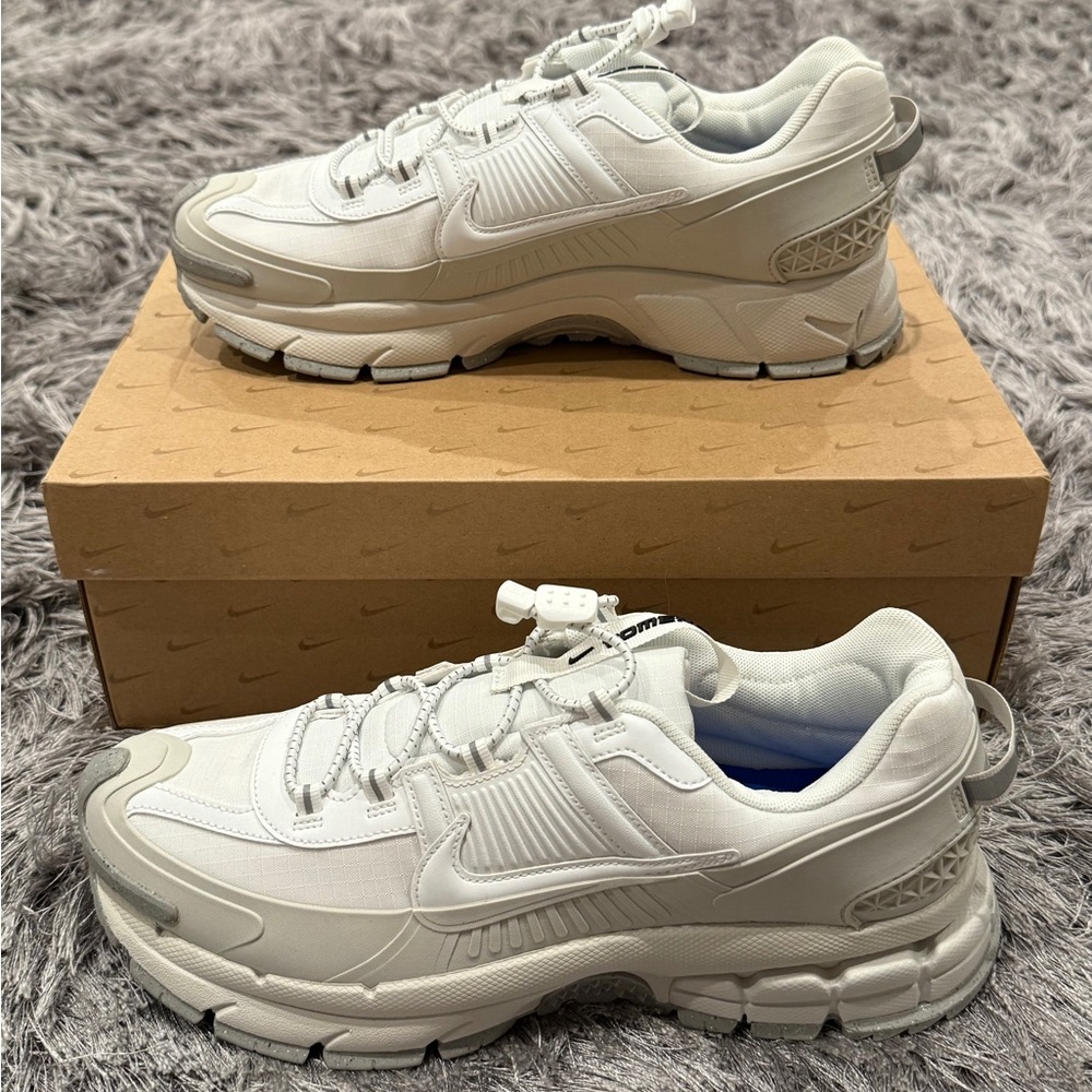 Nike Zoom Vomero Roam Summit White. Womens 7.5 or 8